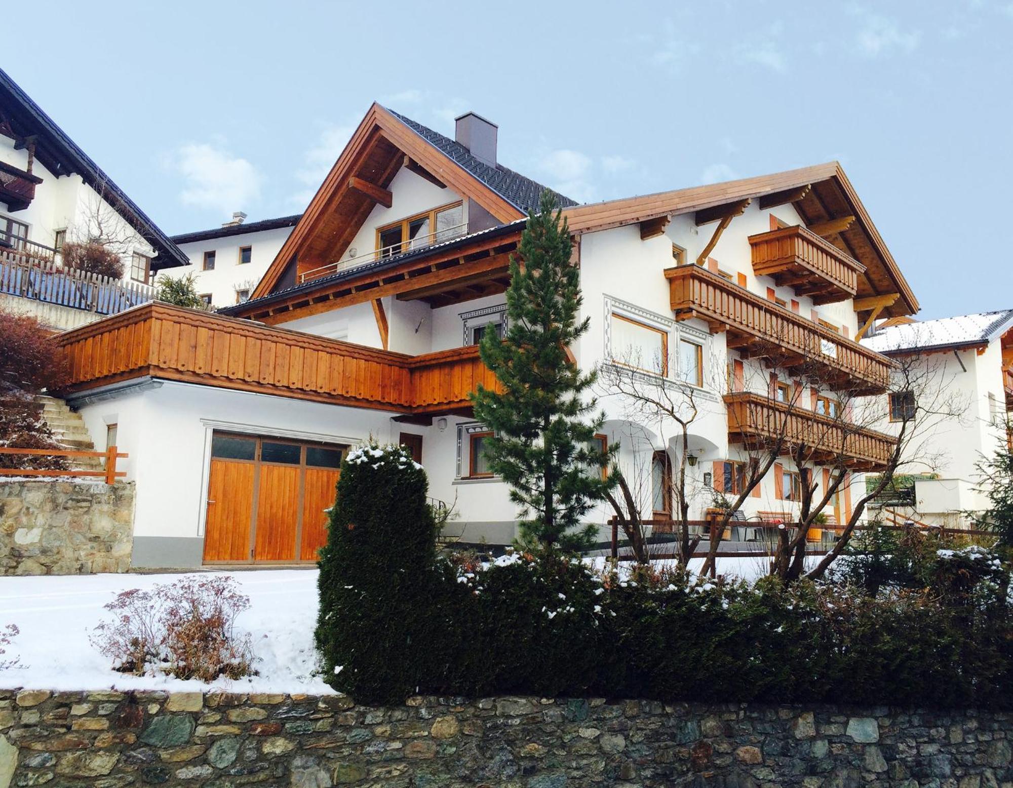 Haus Schoenjochl By Chatel Reizen Hotel Fiss Exterior photo